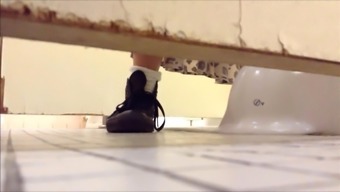 Toilet Voyeur In Japan