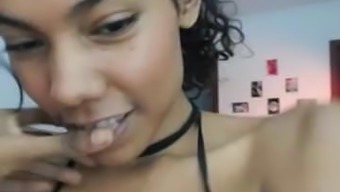 Peluda En Medias Negras