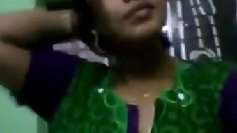 Kerala Chechi Showing Big Boobs
