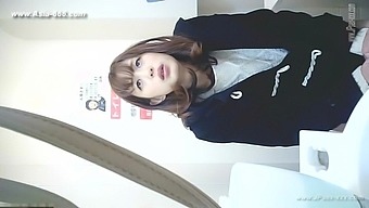 Peeping Asian Office Lady Go To Toilet.5