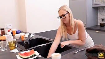 Stuck4k. Sensual Girl Needed An Assistant After A Little Incident In The Kitchen