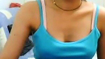 Sweet Desi Girl On Cam
