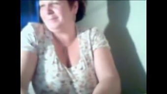 Amateur Webcam Model Flaunts Her Big Tits