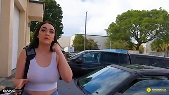 Teen With Big Natural Tits Gives Blowjob And Gets Fucked Doggystyle In Car