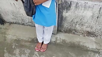 インドのティーン(18+)がセックスで学校に通う
