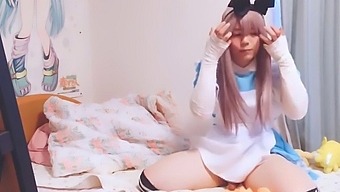 Shemale Babe Takes Control In Amateur Fetish Video