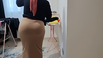 Stepmom'S Voluptuous Rear End Is An Irresistible Desire For Me