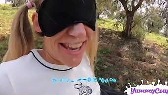 美国熟女的大奶子被精液覆盖
