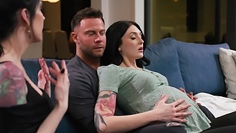 Azione Con Tre Donne E Grossi Cazzi, Sesso Orale.