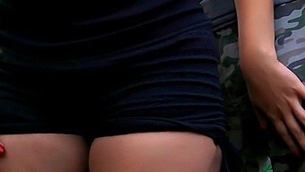 Donna Americana Con Un Grande Culo Si Fa Scopare Duro Interrazziale Con Un Uomo Tatuato.