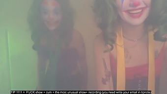 Amateur Blonde Masturbeert Op Webcam Voor Haar Fans.