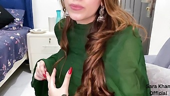 Een Dikke Pakistaanse Vrouw Met Een Dikke Reet Wordt Hard Geneukt.